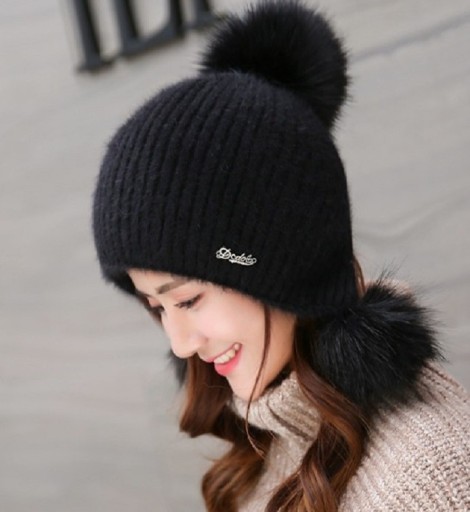 Gorro de Inverno Feminino com Pompons A1