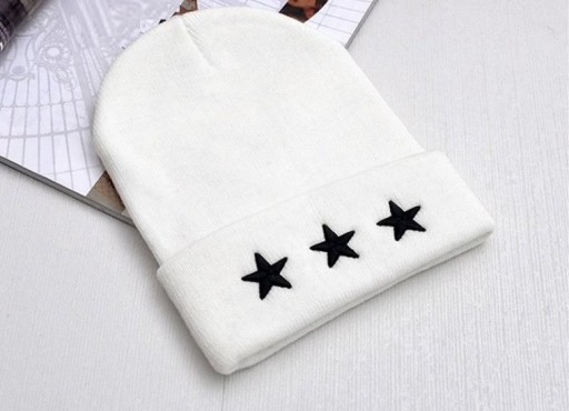 Gorro de invierno con estrellas