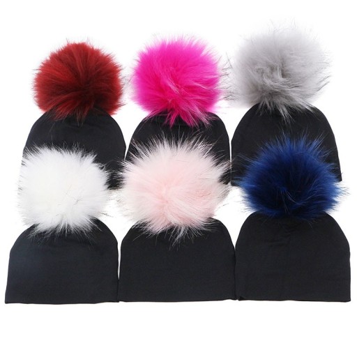 Gorro de invierno infantil con pompones de colores J3029