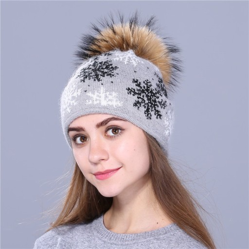 Gorro de invierno para mujer con copos de nieve.