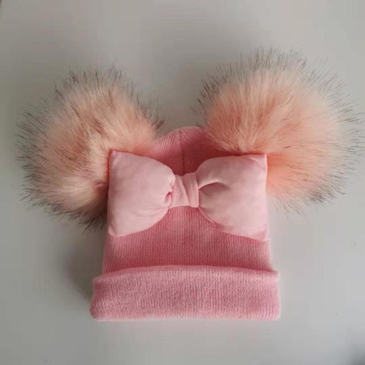 Gorro de invierno para niña con pompones
