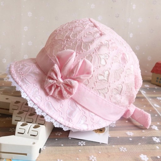 Gorro de renda para menina com aba