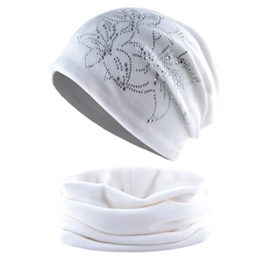 Gorro feminino com cachecol