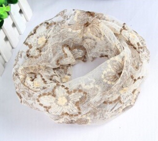 Gorro feminino com padrão floral