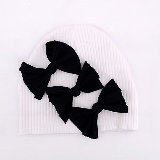 Gorro infantil con lazos