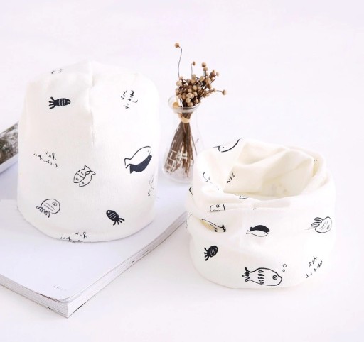 Gorro y pañuelo de invierno para niños con pez J3025