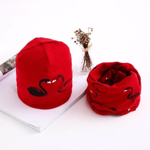 Gorro y pañuelo infantil con cisne