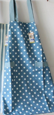 Grembiule da cucina con pois J1959