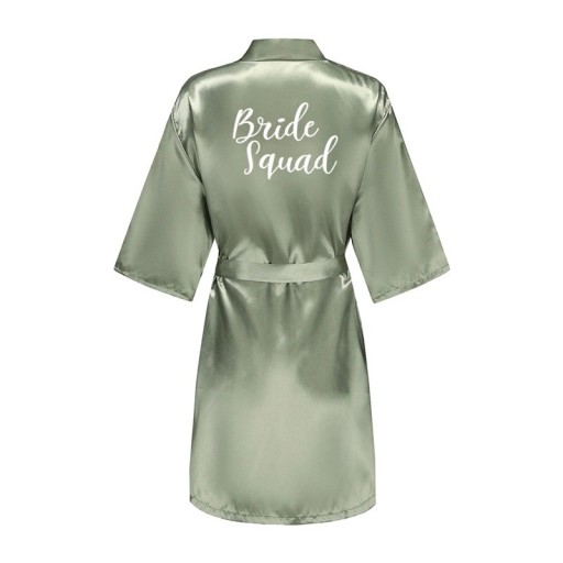 Groene dames bruiloftsjas van kunstzijde Elegante lichte jas met strik en de tekst BRIDE SQUAD Comfortabele outfit voor het bruiloftsteam