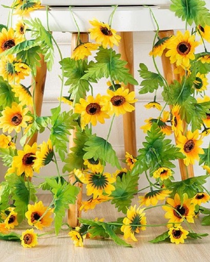 Guirlande avec des tournesols en plastique