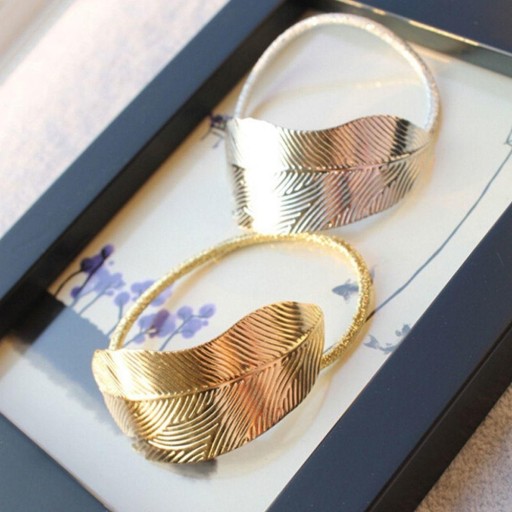 Gumiça para cabelo com adorno metálico