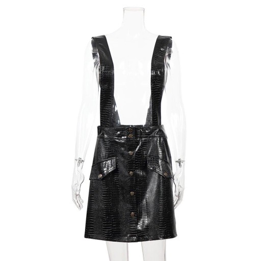 Γυναικεία μίνι φούστα από τεχνητό δέρμα με τιράντες που διασταυρώνονται στην πλάτη Α γραμμή Ανάγλυφη υφή Μεταλλικά κουμπιά μπροστά Τσέπες