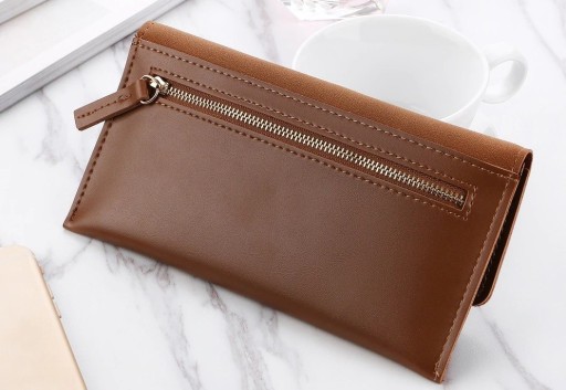 Γυναικεία πορτοφόλι με χρυσή λεπτομέρεια