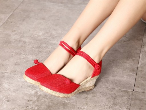 Γυναικείες γόβες με τακούνι