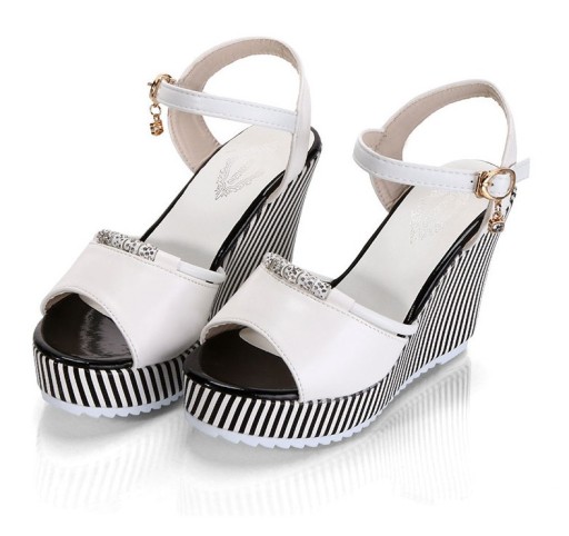 Γυναικείες στυλάτες σάντες Lisa