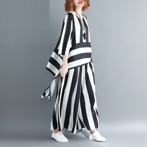 Haut et pantalon rayés pour femmes