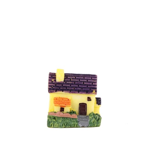 Házikó miniatűr díszítéssel