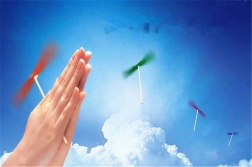 Hélices voladoras de colores
