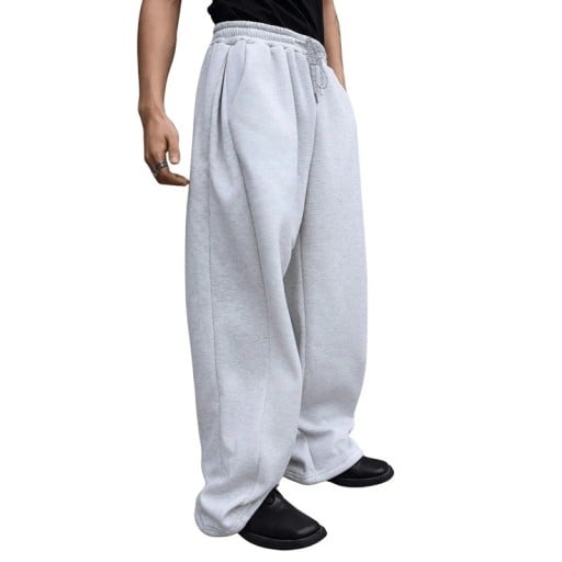Herre løse sweatpants med elastik i taljen og justerbar snor med brede lige ben i lang længde og med sidelommer