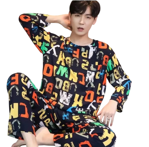 Herre pyjamas lange ærmer og bukser farverig tryk bogstaver polyester elastan sort behageligt tøj til søvn og hjemmebrug
