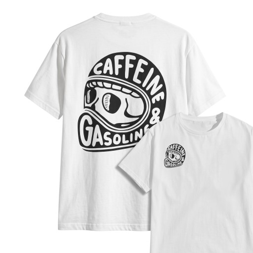 Herret-shirt med korte ærmer og motorcykeltryk af hjelm med teksten Caffeine & Gasoline på ryggen og brystet samt rund halsudskæring
