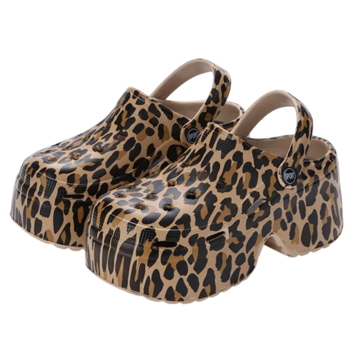 Høje plateausko til kvinder med leopardmønster. Robust gummisål. Moderigtige sommersko med tykke såler. Stilfulde plateausko.