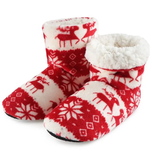 Høje, varme hjemmesko med hvid pels til kvinder. Hjemmesko med julemotiv af rensdyr og snefnug. Bløde vintersko til hjemmet.