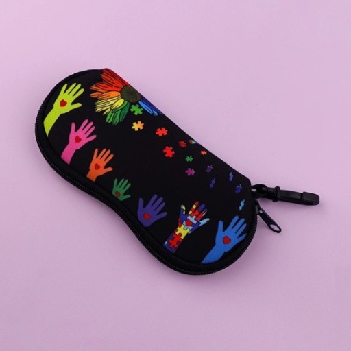 Husă pentru ochelari 17,9 x 8,5 cm Motiv colorat și curcubeu cu mâini și flori realizate din piese de puzzle Închidere cu fermoar Carabină practică