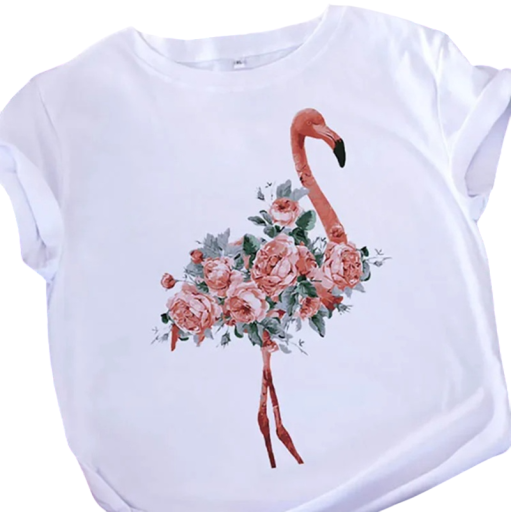 Hvid dame-T-shirt med blomsterprint af flamingoer. Behagelig sommertop med korte ærmer. Stilfuld T-shirt med et romantisk motiv.