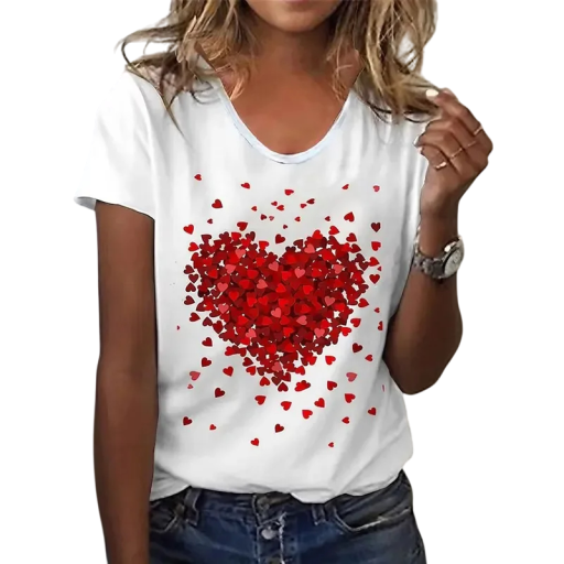 Hvid dame-T-shirt med korte ærmer. Hjerteformet rødt hjertetryk. Romantisk motiv. Valentinsdag. Kærlighed. Afslappet fritidsstil.
