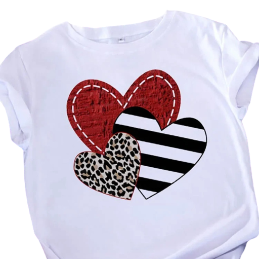 Hvid dame-T-shirt med tre hjerter-print Rødstribet leopard-hjerte Kortærmet Stilfuld top med hjertemotiv Moderne look