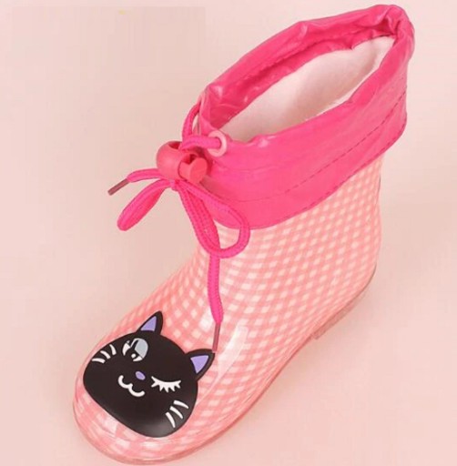 Isolierte Kinderstiefel