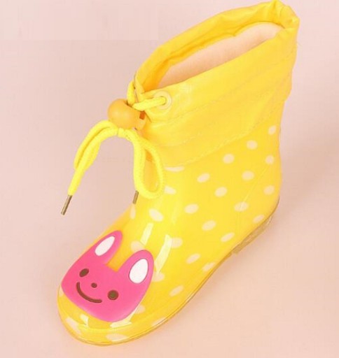 Isolierte Kinderstiefel