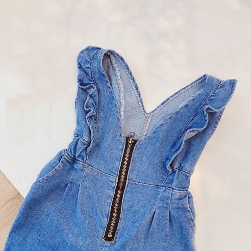 Jeans da ragazza con bretelle