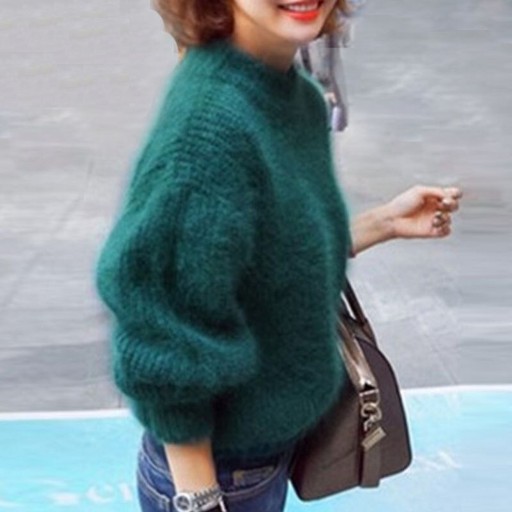 Jersey de cuello alto peludo para mujer
