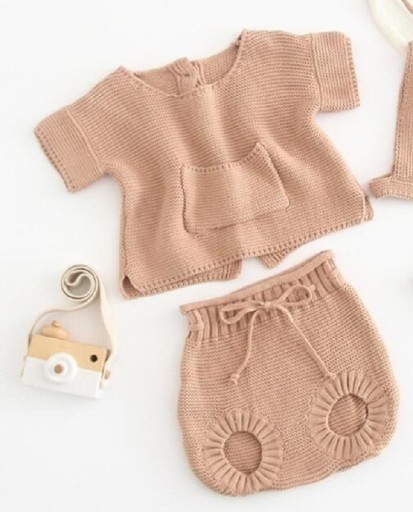 Jersey y pantalón corto de punto para niña A2662
