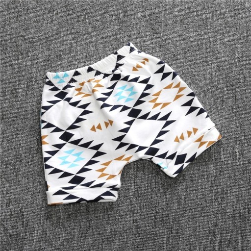 Jungenshorts mit Dreiecken J673