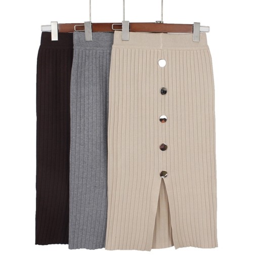Jupe en tricot pour femmes avec des boutons