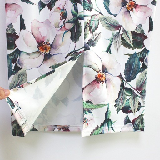 Jupe stylée pour femmes avec des fleurs J501