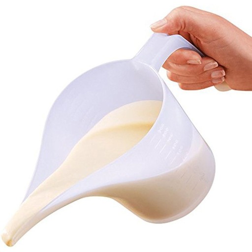 Keittiön mittakuppi suppilolla