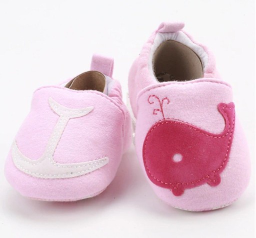 Kinderpantoffels met een walvis