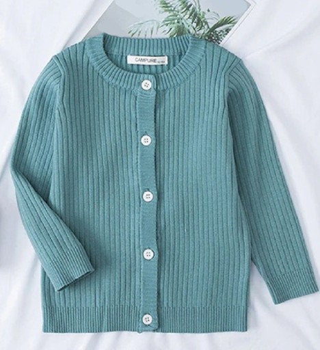 Kinderpullover mit Knöpfen