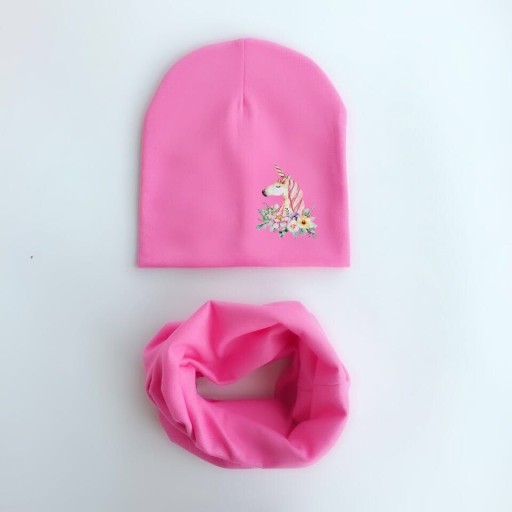 Kinderset van muts en halsdoek met eenhoorn