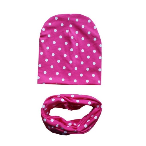Kinderset van muts en halsdoek met stippen