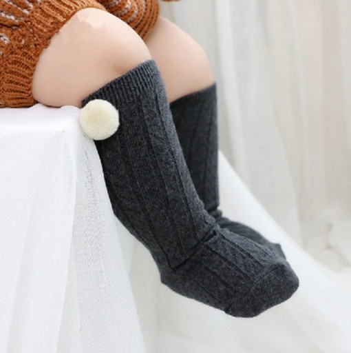 Kindersocken mit Bommel