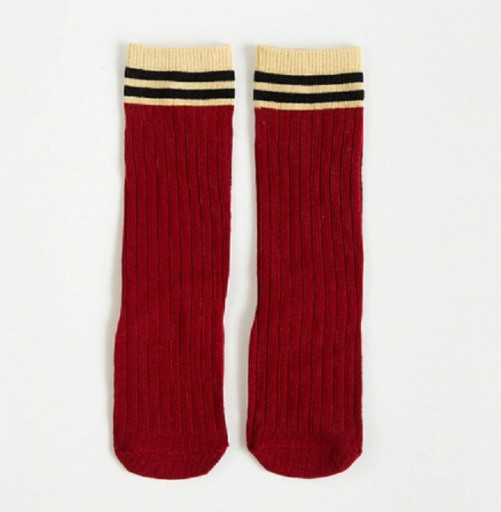 Kindersocken mit Stickerei