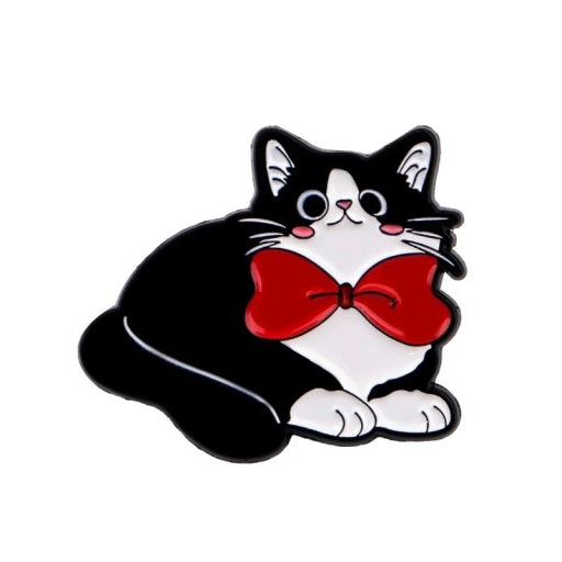 Kitty kitűző fekete-fehér macska piros masnival kb. 3,3 x 3,1 cm fekete fehér piros kitűző aranyos állatos motívum hátizsákhoz ruházathoz kiegészítő