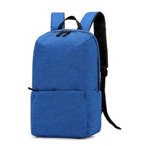 Kleine nylon rugzak met voorvak met rits Hoofdcompartiment met dubbele rits Bovenste handvat en verstelbare schouderbanden Afmetingen 22 x
