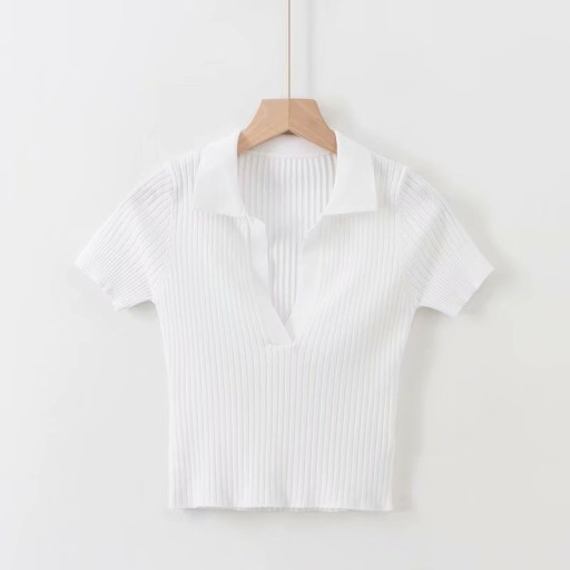 Kort t-shirt för kvinnor med krage