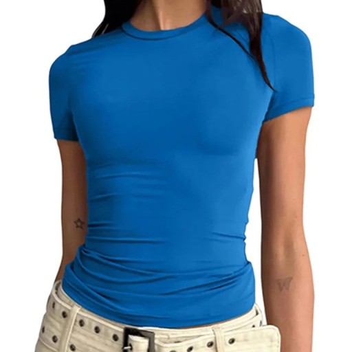 Kort t-shirt med rund halsringning Slim fit Bomullsmaterial Enkel bastopp för sommaren Modern t-shirt som passar till byxor och kjolar